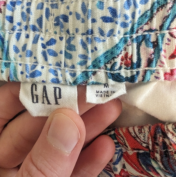 GAP Floral Patterned Shorts - Picture 3 of 5